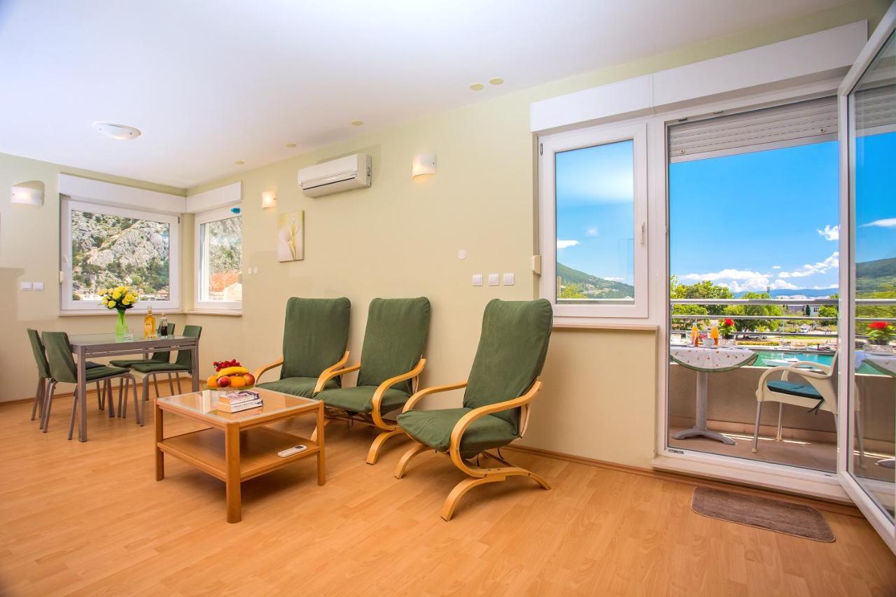 Apartmani Ribnjak Seka 오미스 외부 사진
