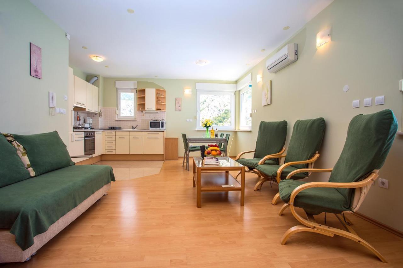 Apartmani Ribnjak Seka 오미스 외부 사진